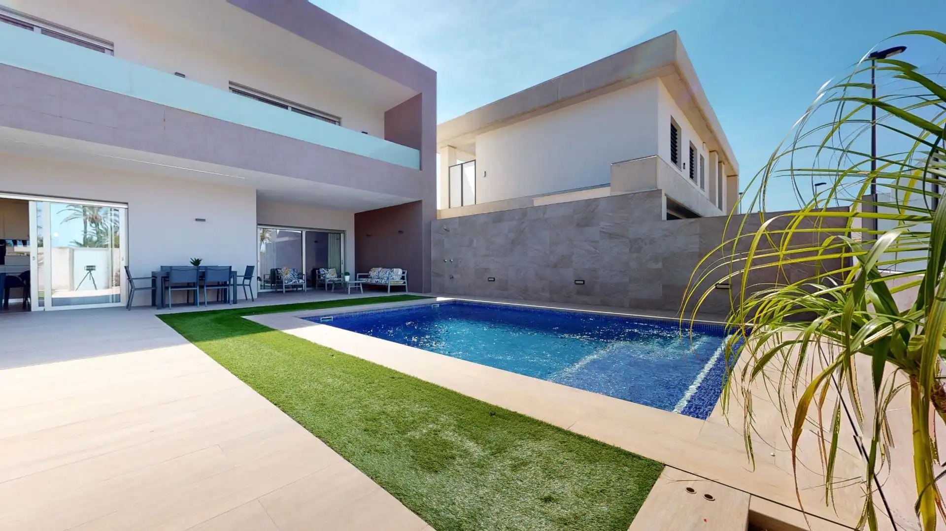 Piscina de Casa o xalet en venda en San Pedro del Pinatar amb Aire condicionat, Jardí privat i Terrassa