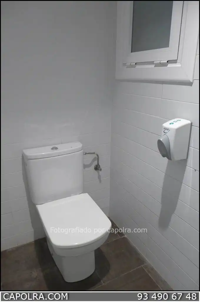 Baño de Oficina de alquiler en Barcelona con Aire acondicionado y Calefacción