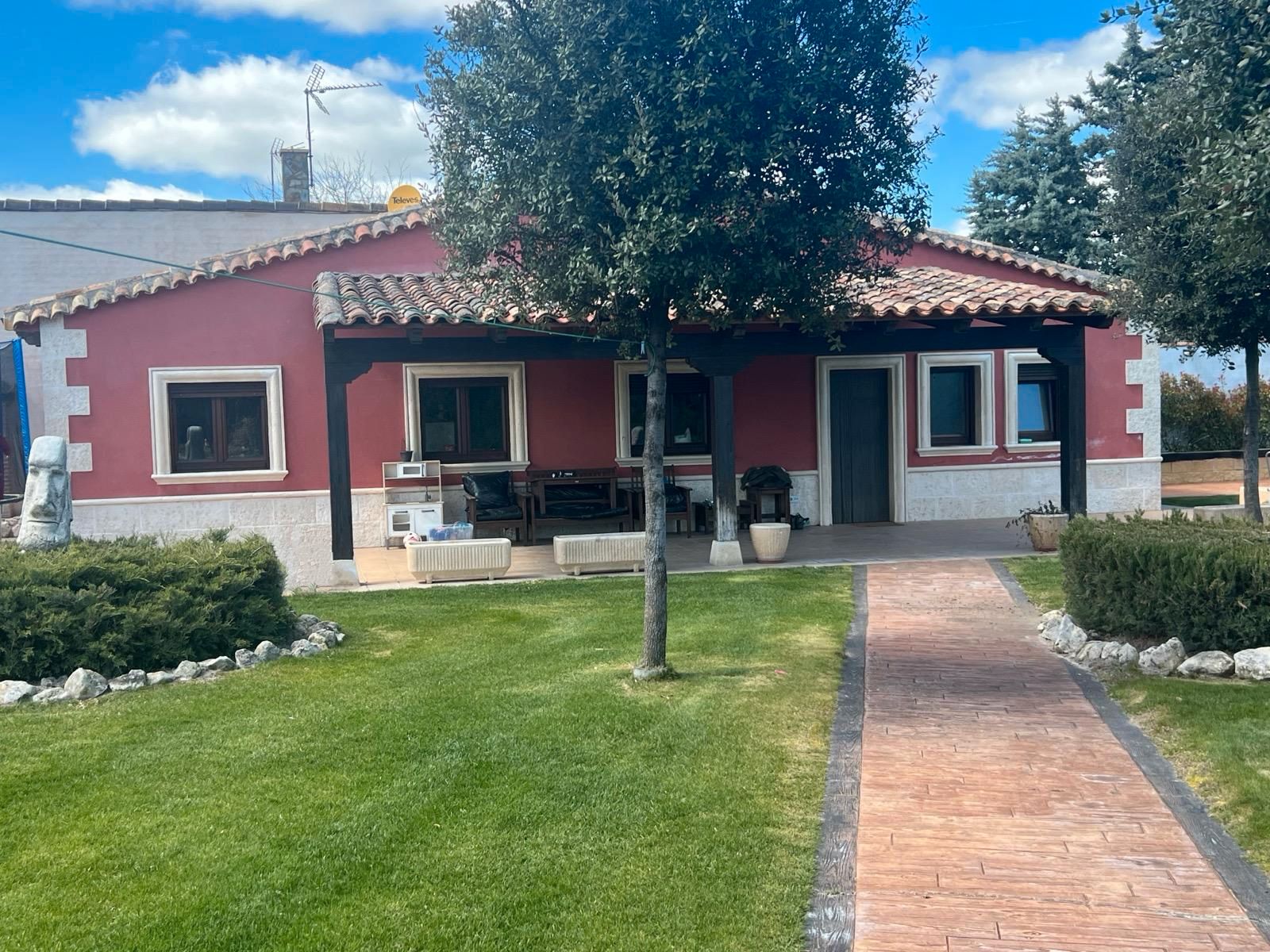 Vista exterior de Casa o xalet en venda en Villanueva de Duero amb Calefacció, Jardí privat i Terrassa