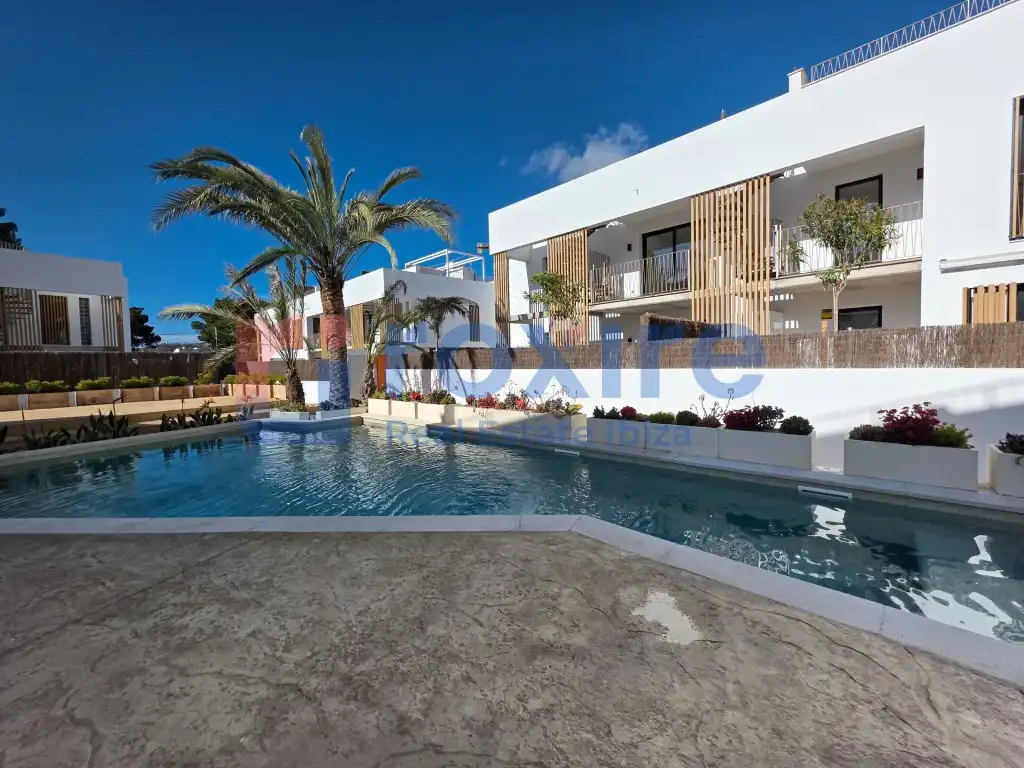 Vista exterior de Planta baixa en venda en Sant Antoni de Portmany amb Jardí privat, Terrassa i Piscina