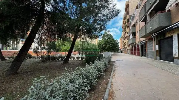 Außenansicht von Wohnung zur Miete in Granada mit Klimaanlage, Heizung und Waschmaschine