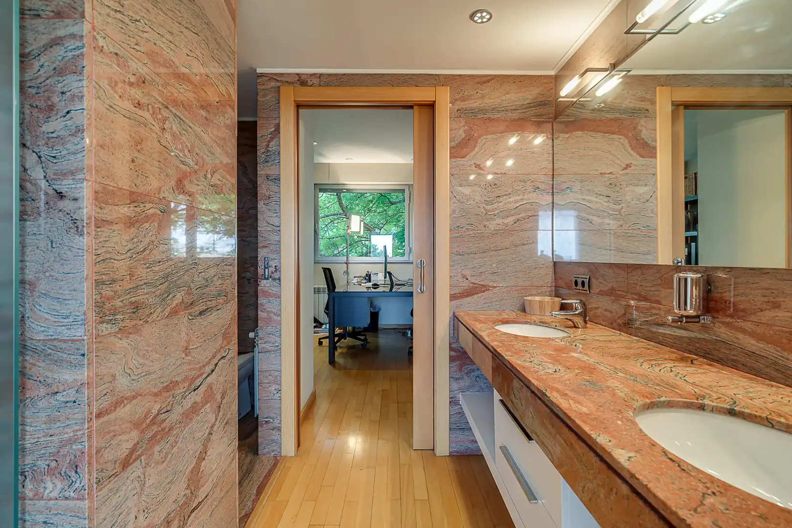 Baño de Casa adosada en venta en Barcelona con Aire acondicionado, Calefacción y Terraza