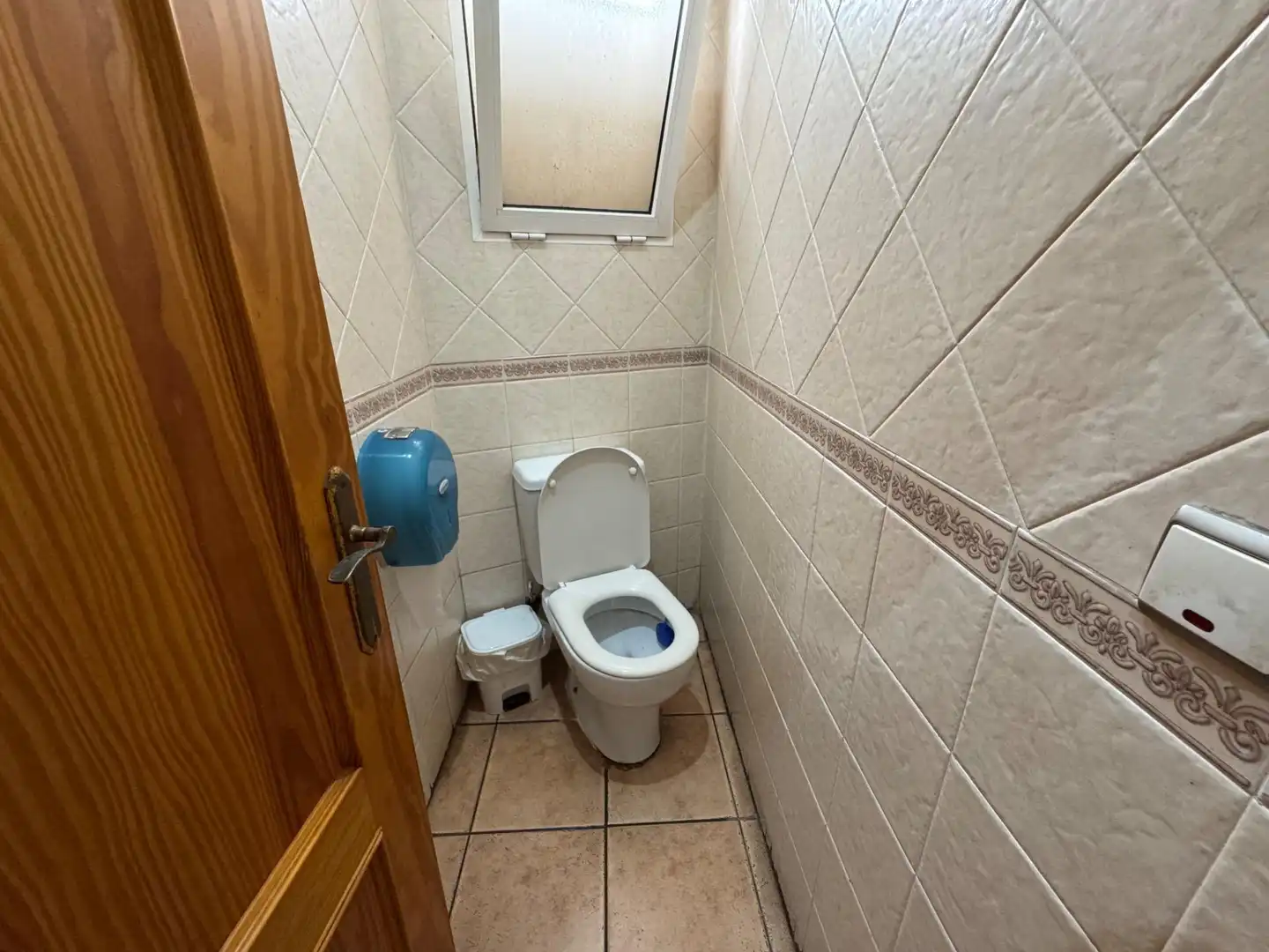 Baño de Local en venta en Torrevieja con Aire acondicionado y Amueblado