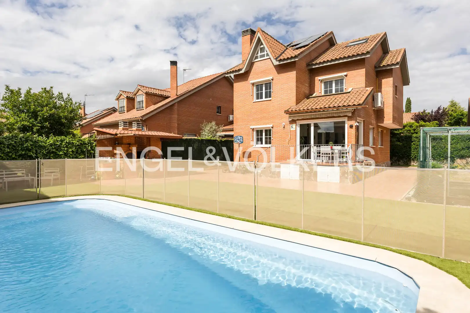 Swimming pool of Houses for sale in Rivas-Vaciamadrid  with Air Conditioner, Heating and Private garden