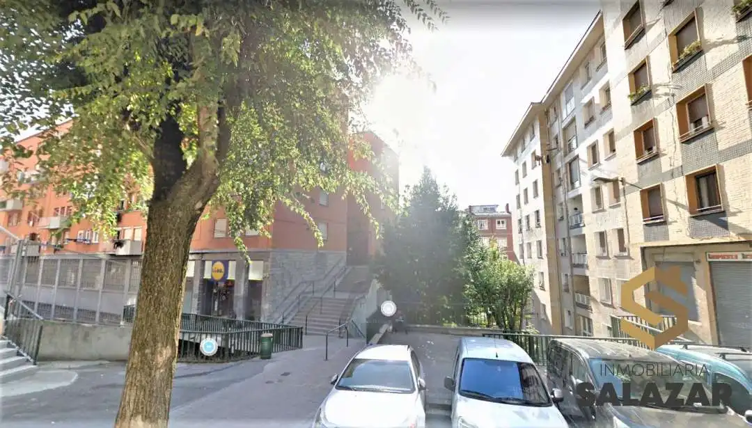 Vista exterior de Piso de alquiler en Bilbao  con Calefacción