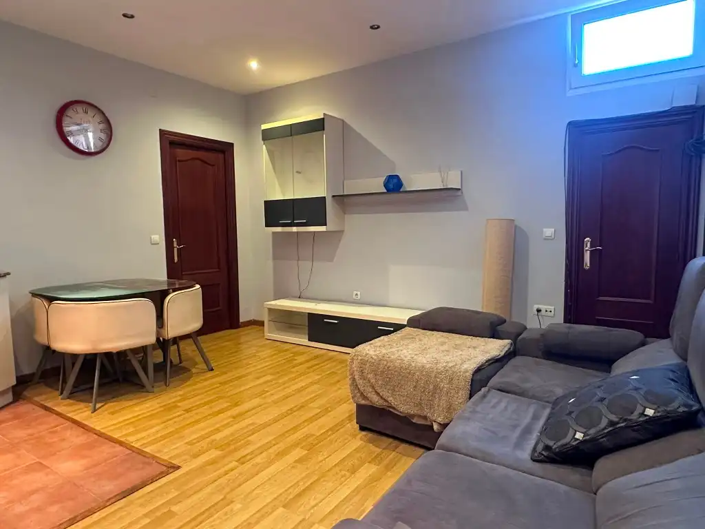 Sala de estar de Piso en venta en Gijón  con Parquet, Trastero y Amueblado