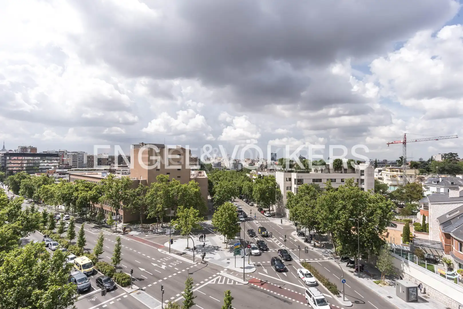 Außenansicht von Wohnung zur Miete in Madrid mit Klimaanlage und Heizung