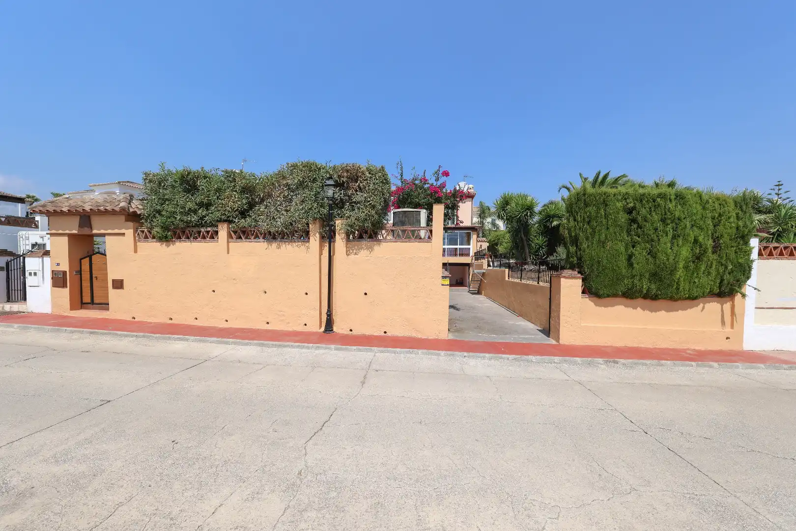 Exterior view of Houses for sale in Coín