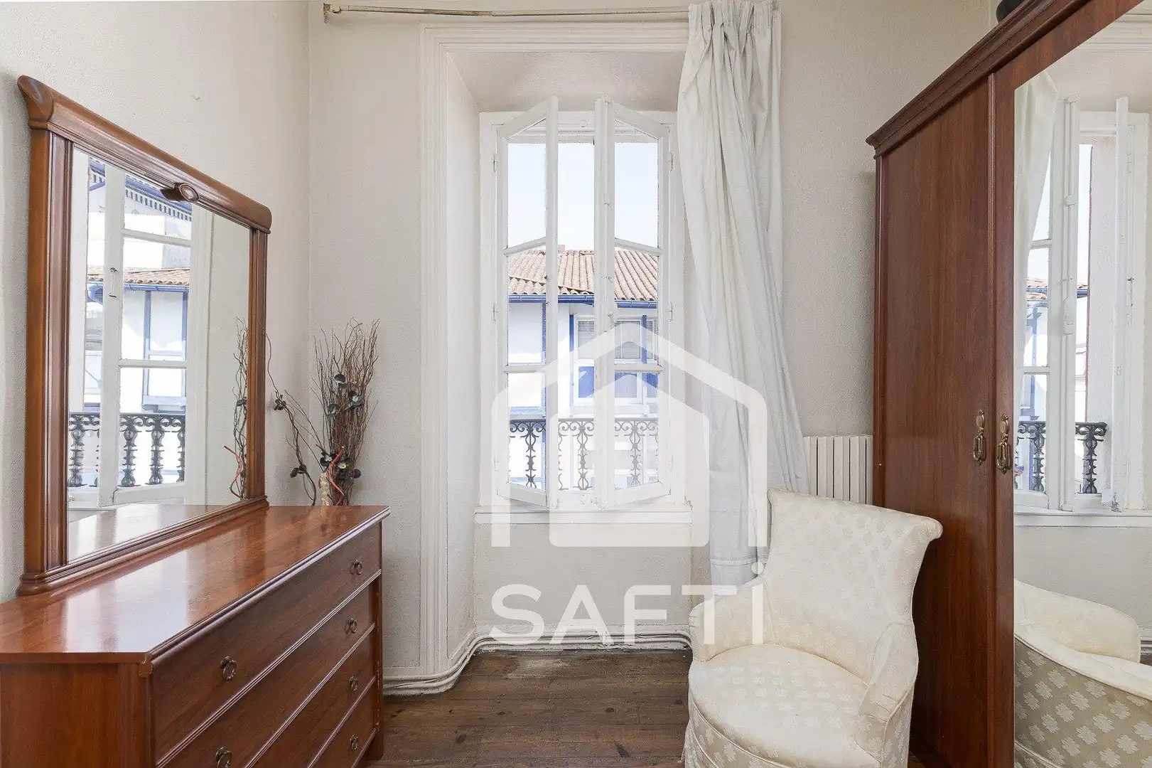 Habitación de Apartamento en venta en Irun  con Calefacción y Balcón