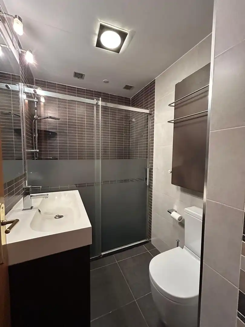 Flat for sale in Avenida FELICIDAD, Los Rosales