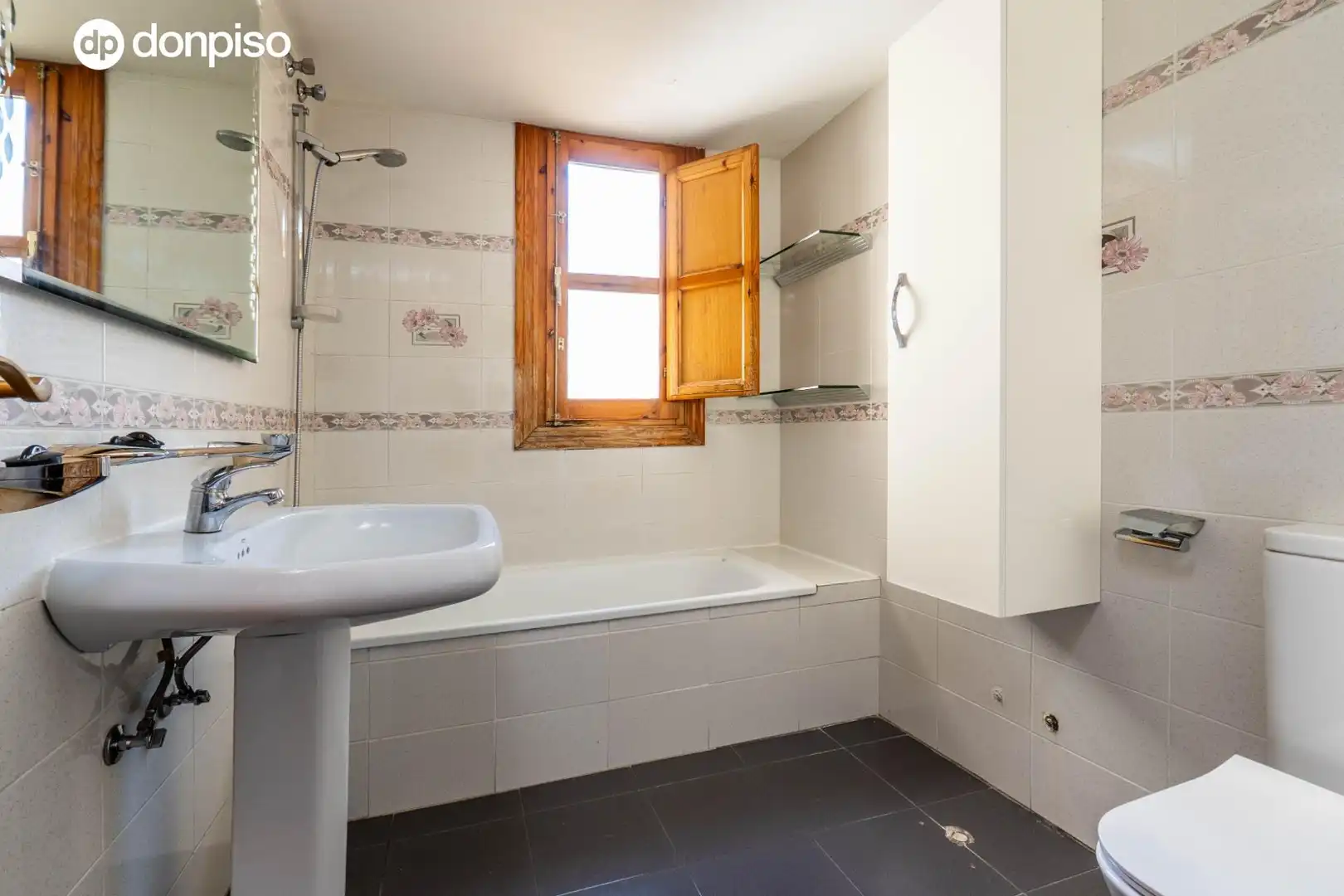 Baño de Piso en venta en Granada con Aire acondicionado y Calefacción