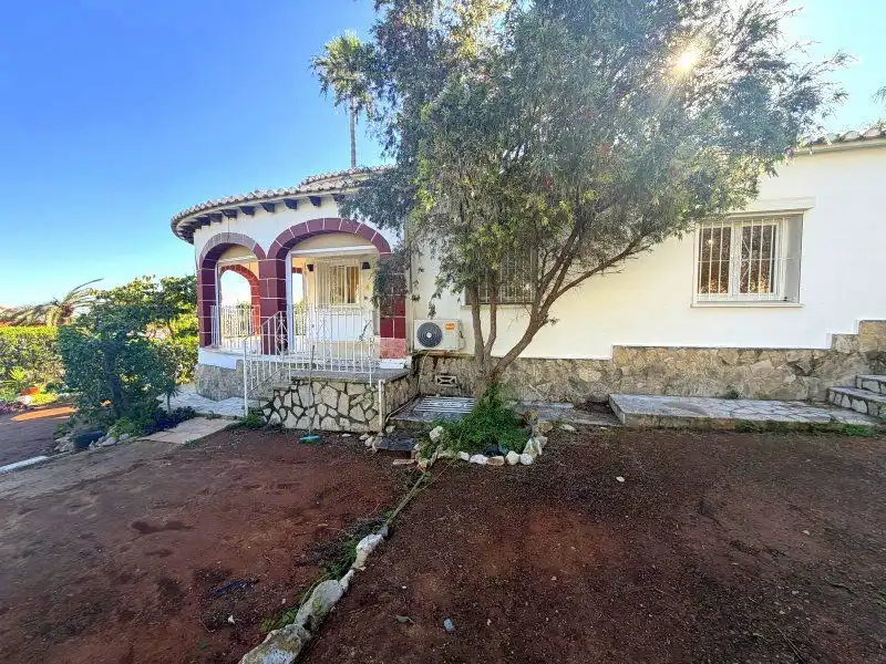 Außenansicht von Haus oder Chalet zum Verkauf in Dénia mit Klimaanlage, Privatgarten und Terrasse