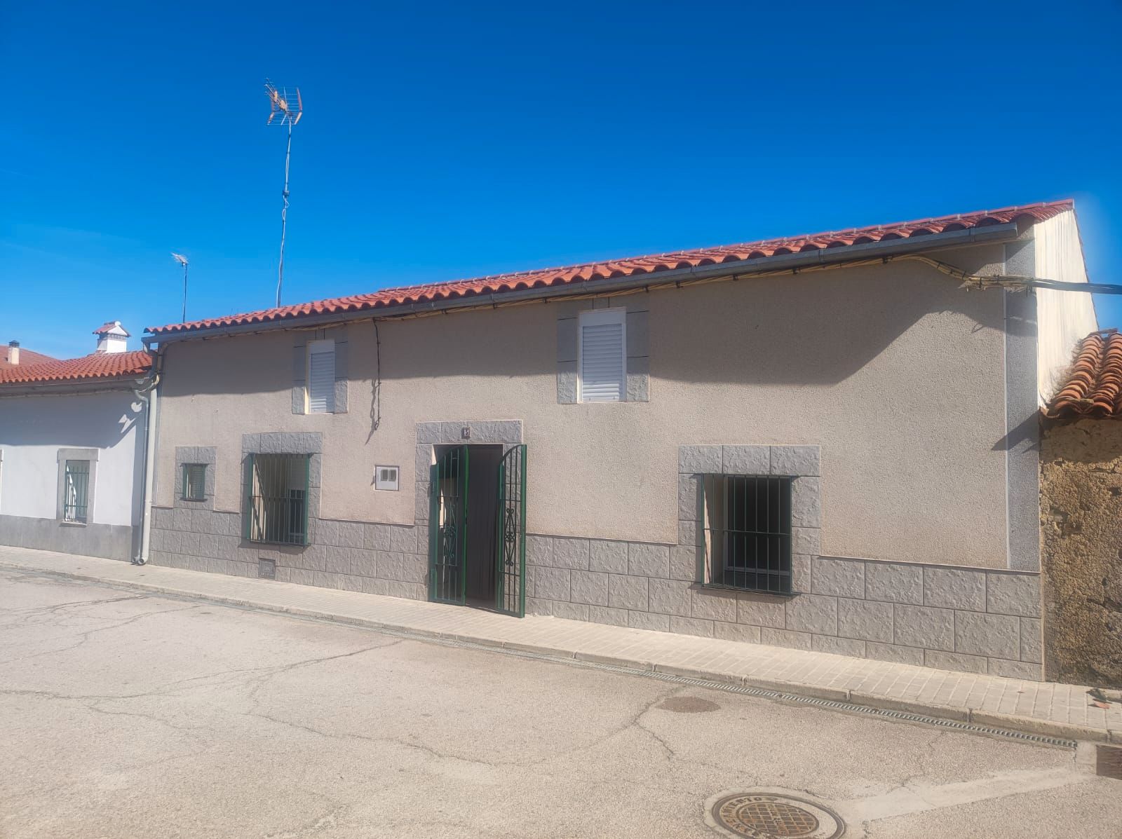 Exterior view of House or chalet for sale in La Aldea del Obispo   with Furnished
