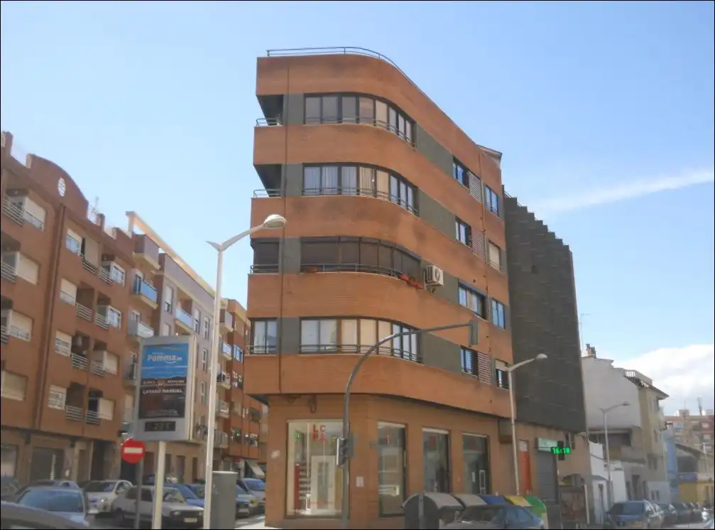 Parking avec ascenseur à vendre à Mayor