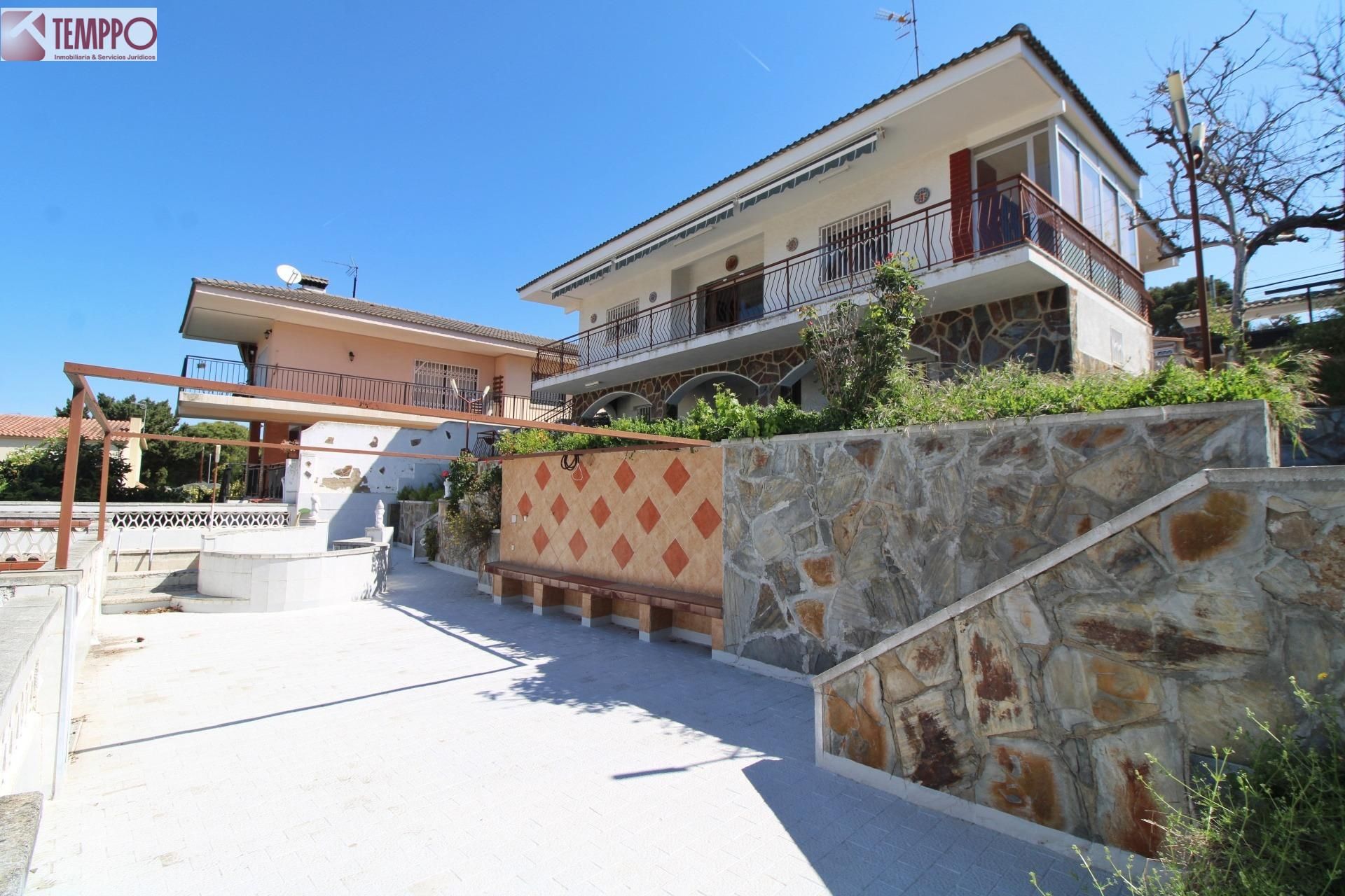 Vista exterior de Casa o xalet en venda en Calafell amb Calefacció, Terrassa i Traster