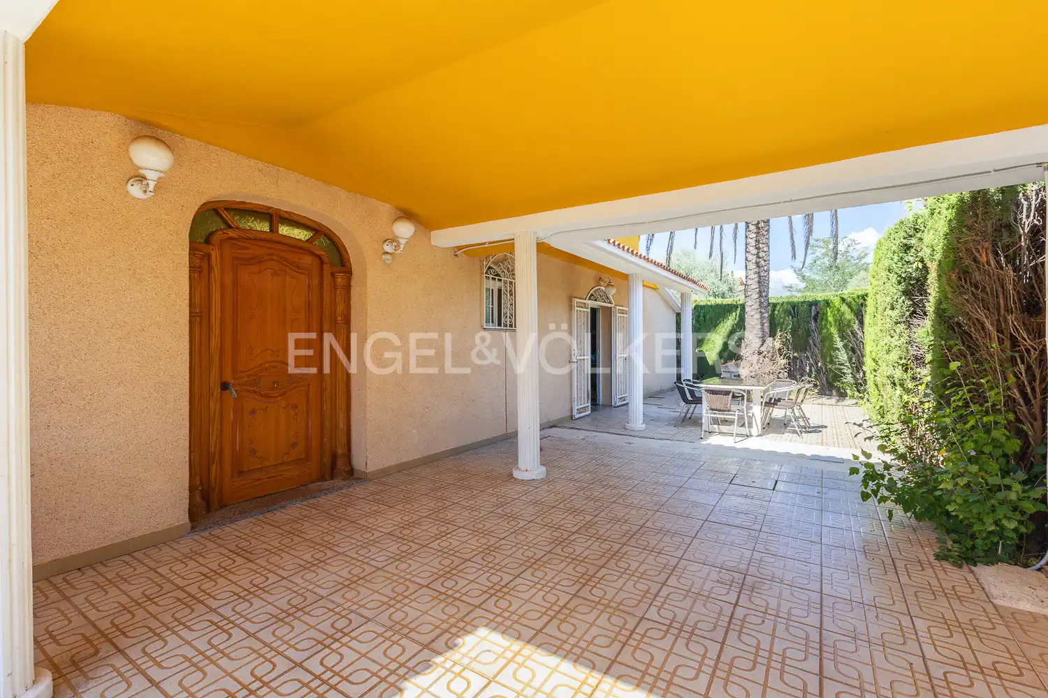 Vista exterior de Casa o xalet en venda en Castellón de la Plana / Castelló de la Plana amb Calefacció, Jardí privat i Piscina