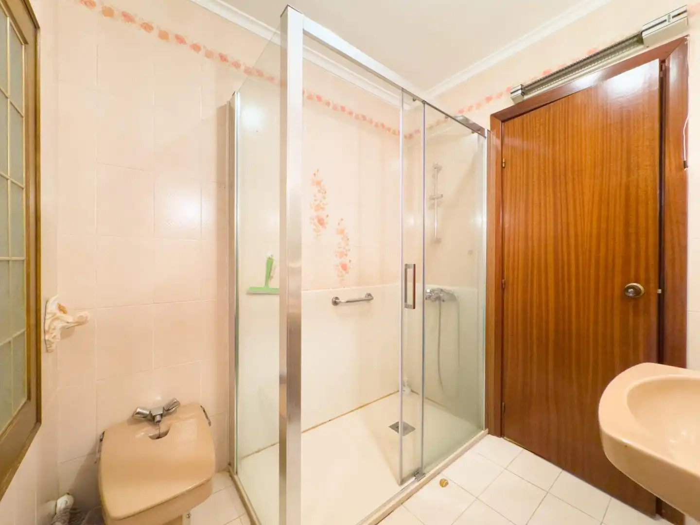 Baño de Apartamento en venta en Irun  con Calefacción, Trastero y Amueblado