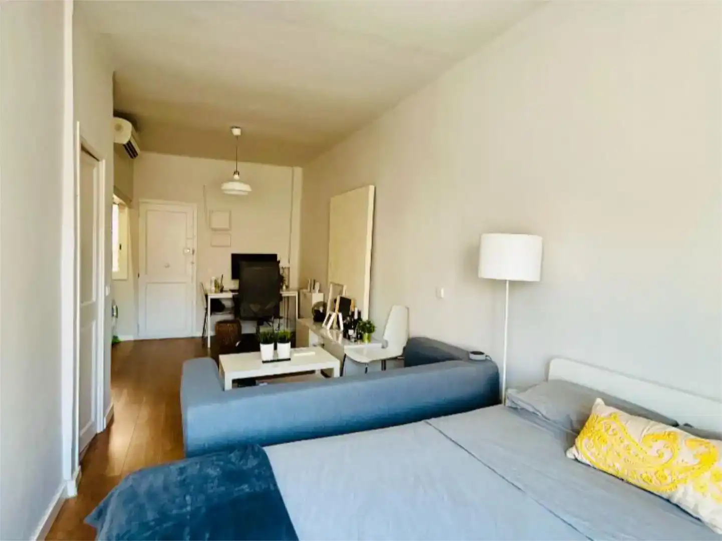 Sala d'estar de Estudi en venda en  Barcelona Capital amb Aire condicionat