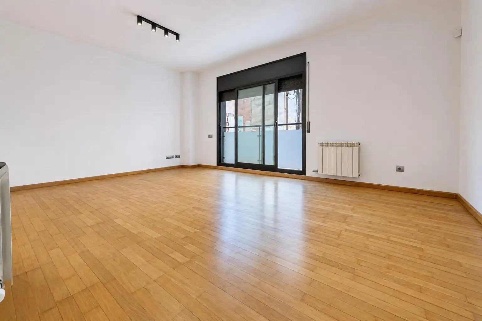 Sala d'estar de Pis de lloguer en Sabadell amb Aire condicionat, Calefacció i Parquet