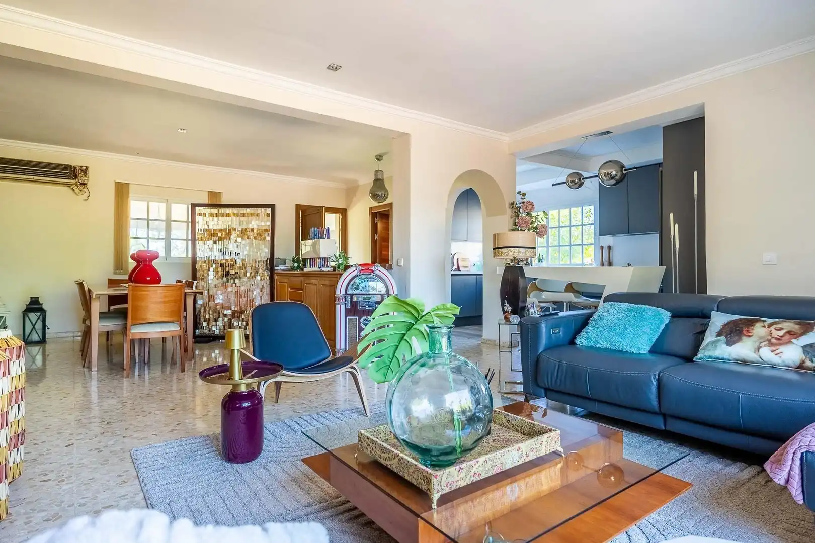Sala d'estar de Casa o xalet en venda en Mairena del Aljarafe amb Aire condicionat, Jardí privat i Traster