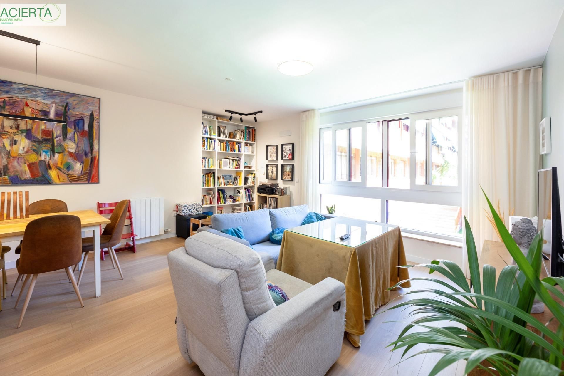 Sala de estar de Piso en venta en  Granada Capital con Calefacción y Piscina comunitaria