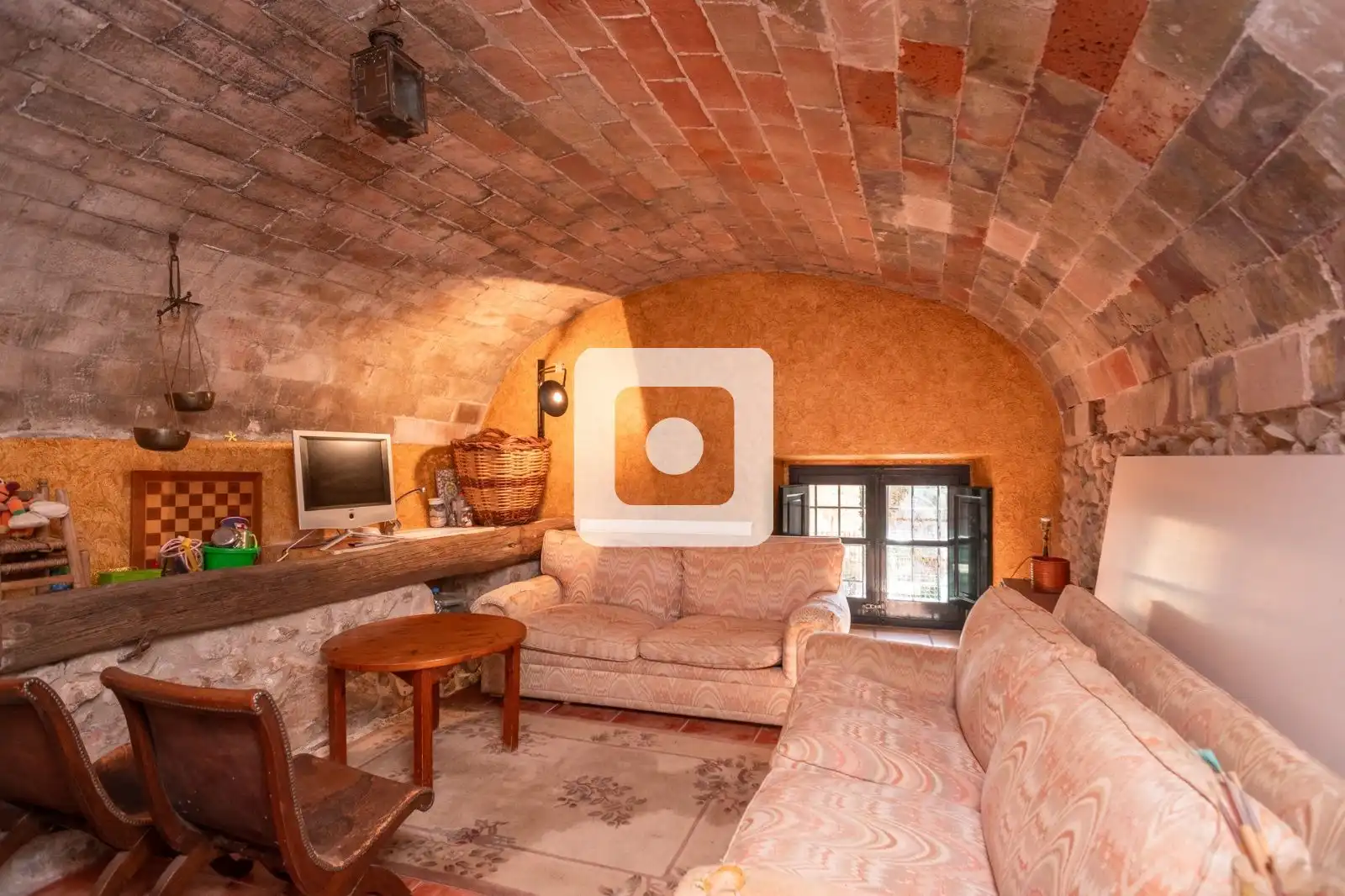 Sala d'estar de Finca rústica en venda en L'Escala amb Calefacció i Piscina