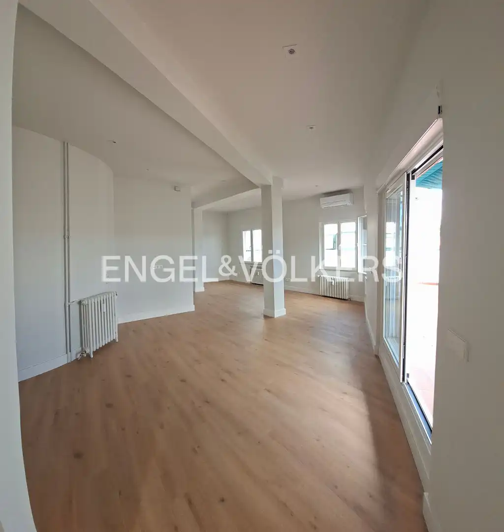 Living room of Flat for sale in Madrid  with Air Conditioner, Heating and Terrace