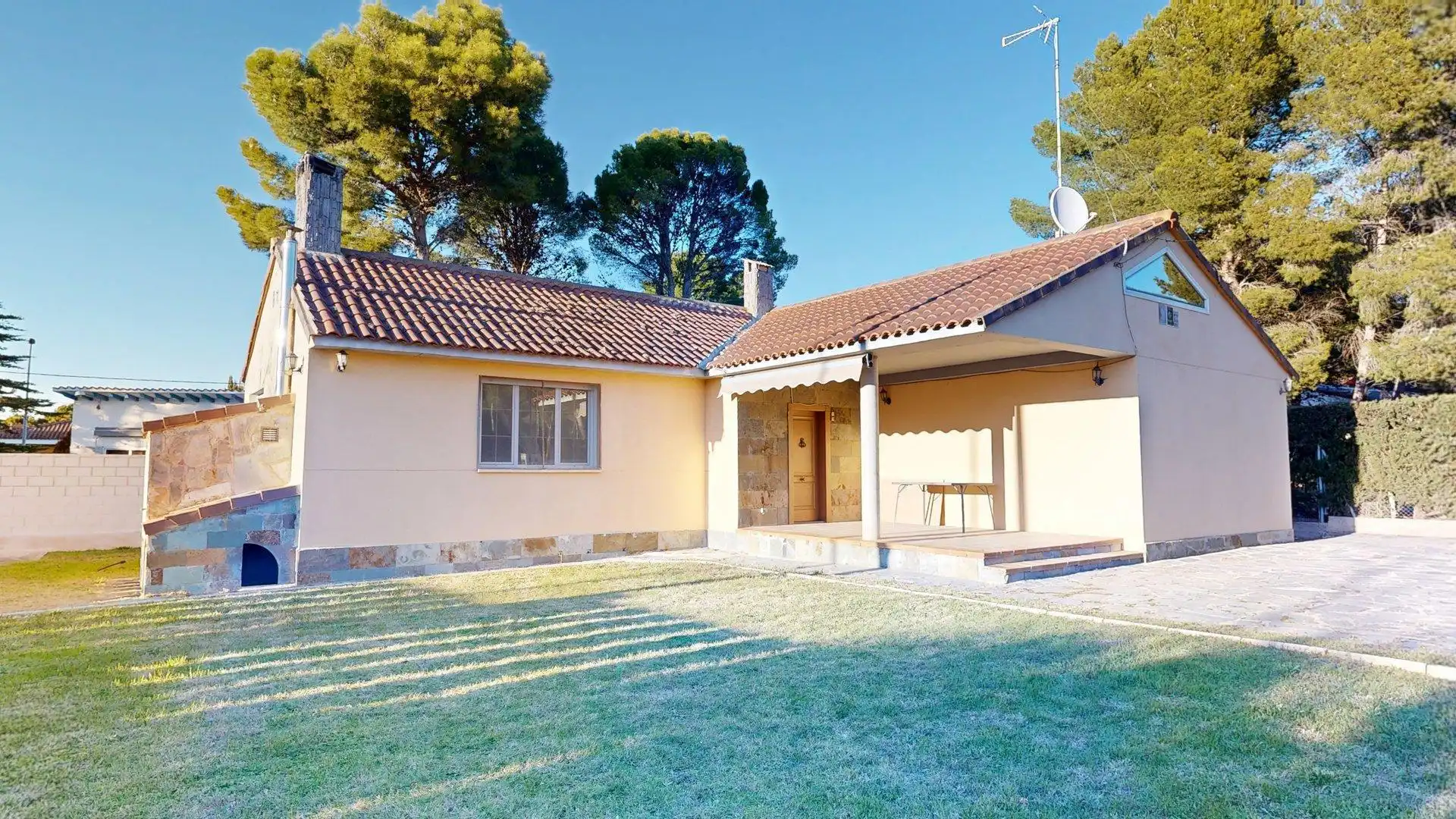 Garden of Houses for sale in La Muela