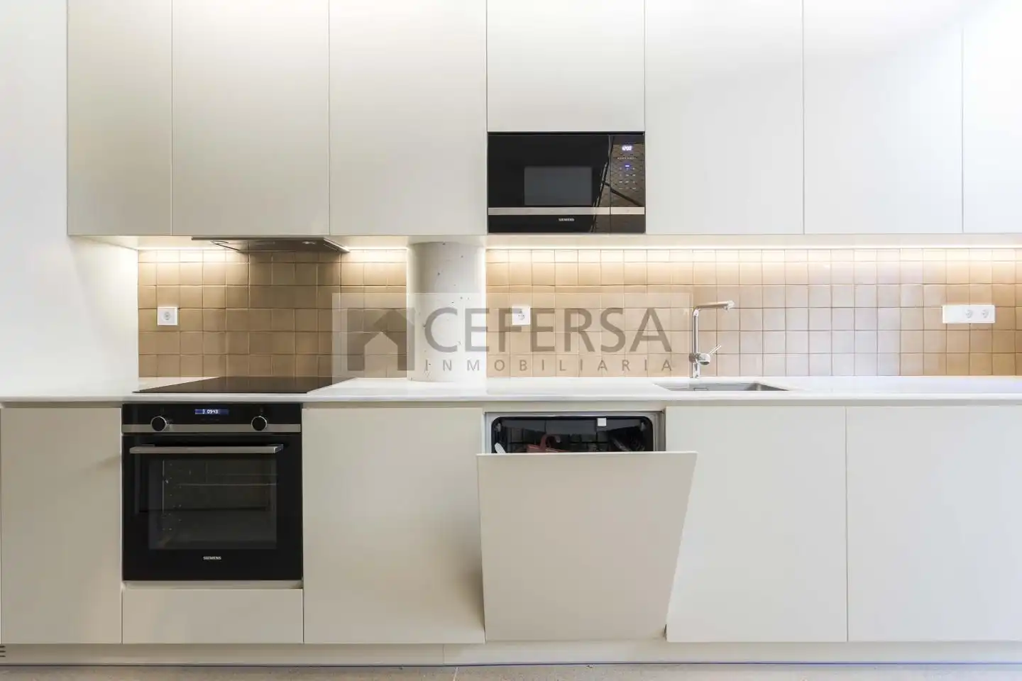 Planta baja en venta en De Sardenya, Sagrada Família