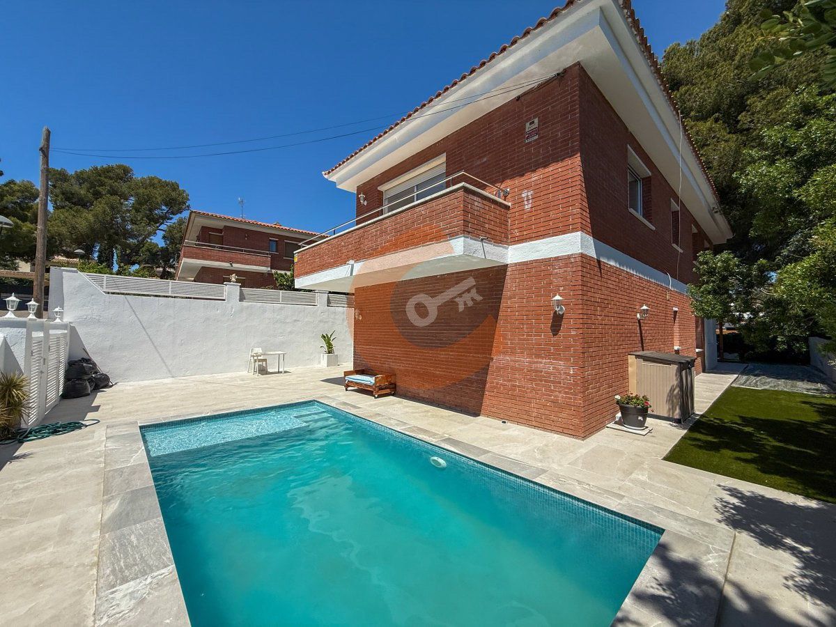 Swimming pool of House or chalet for sale in Cunit  with Private garden and Terrace