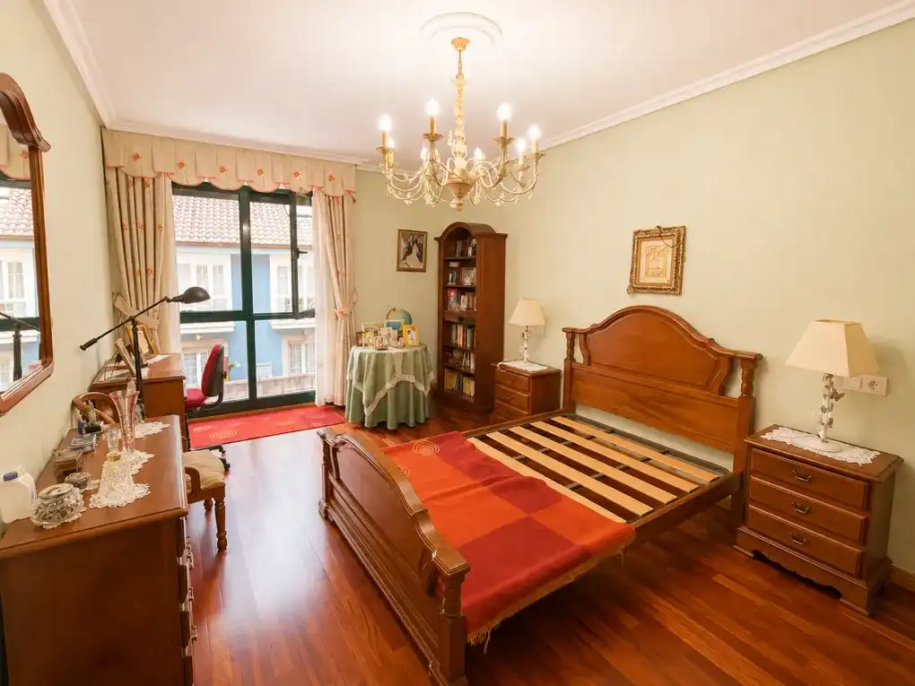Habitación de Apartamento en venta en Cabrales con Calefacción y Amueblado