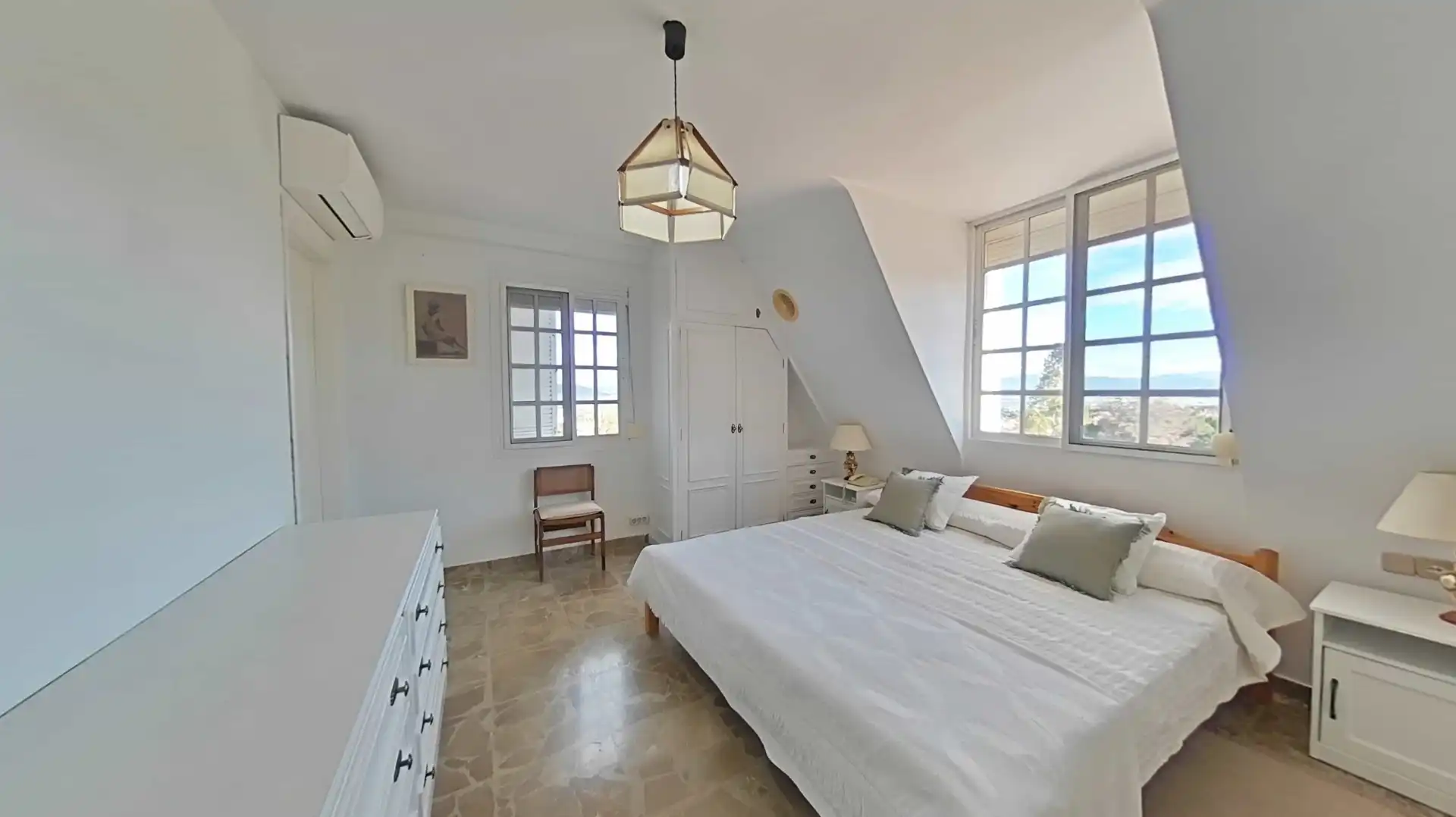 Dormitori de Casa o xalet en venda en Alhaurín de la Torre amb Aire condicionat, Calefacció i Jardí privat
