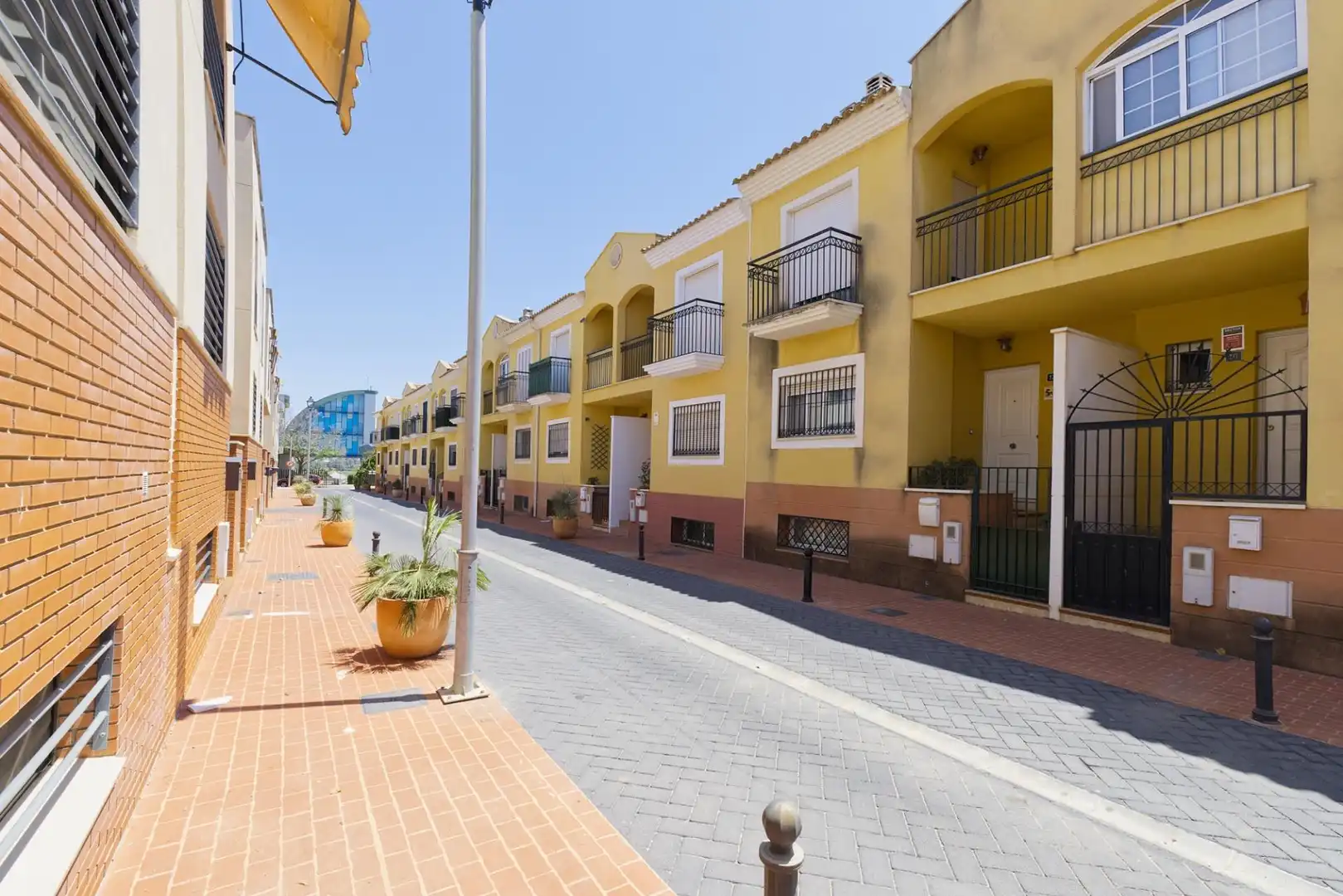 Vista exterior de Casa adosada en venda en Alhaurín de la Torre amb Aire condicionat, Calefacció i Terrassa