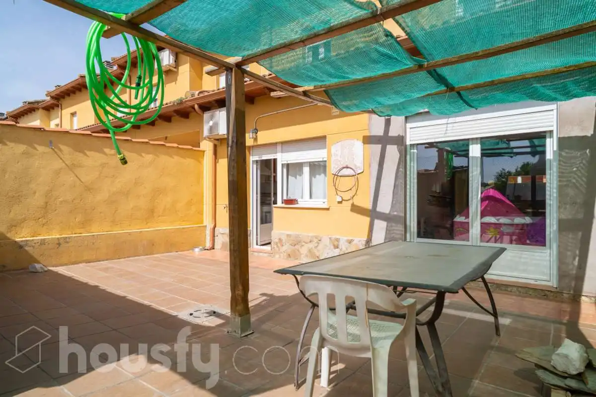Terrassa de Casa o xalet en venda en Belmonte de Tajo amb Jardí privat
