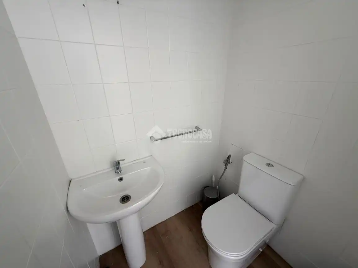 Bany de Local en venda en Benalmádena amb Aire condicionat, Parquet i Alarma