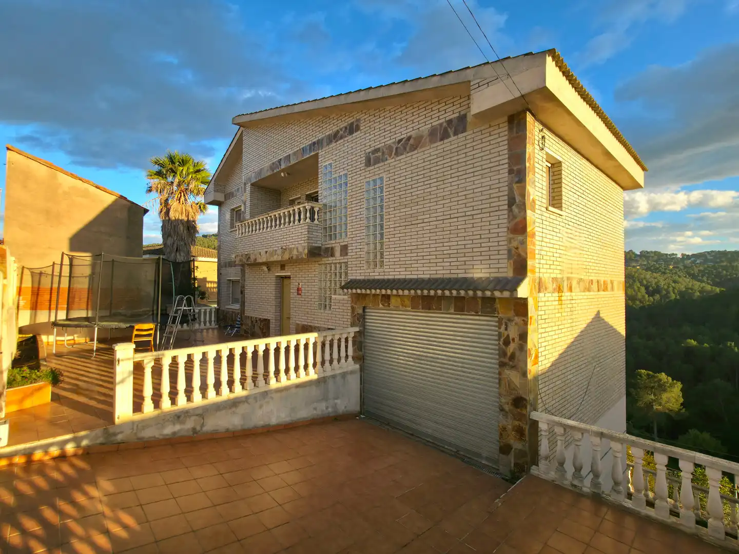 Vista exterior de Casa o xalet en venda en Sant Andreu de la Barca amb Aire condicionat, Calefacció i Jardí privat