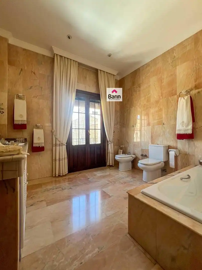 Bathroom of Houses for sale in La Roda de Andalucía  with Air Conditioner, Terrace and Storage room