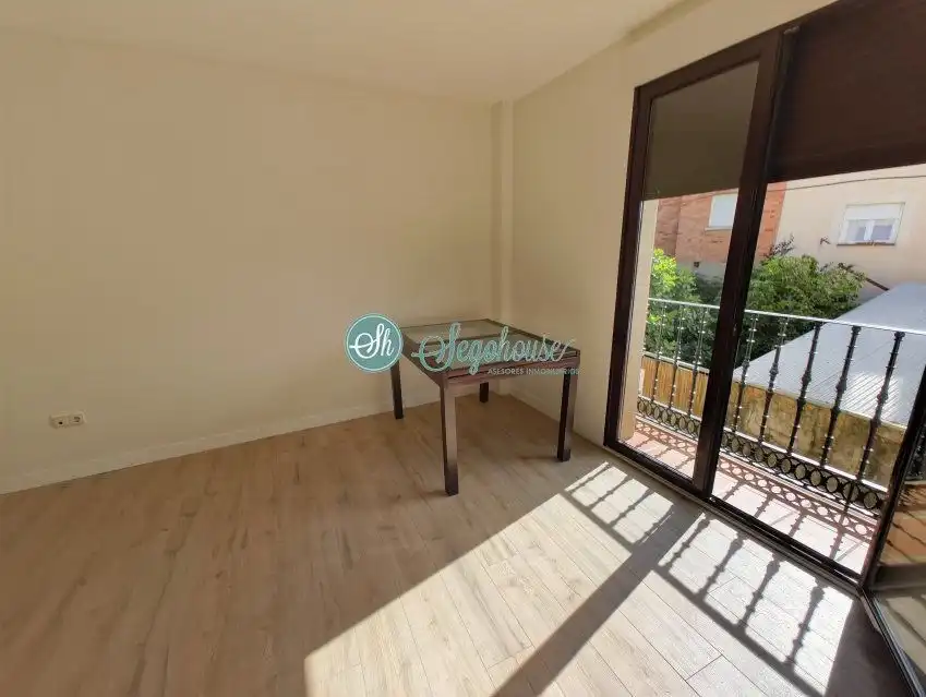 Terrassa de Pis en venda en La Lastrilla  amb Calefacció i Traster