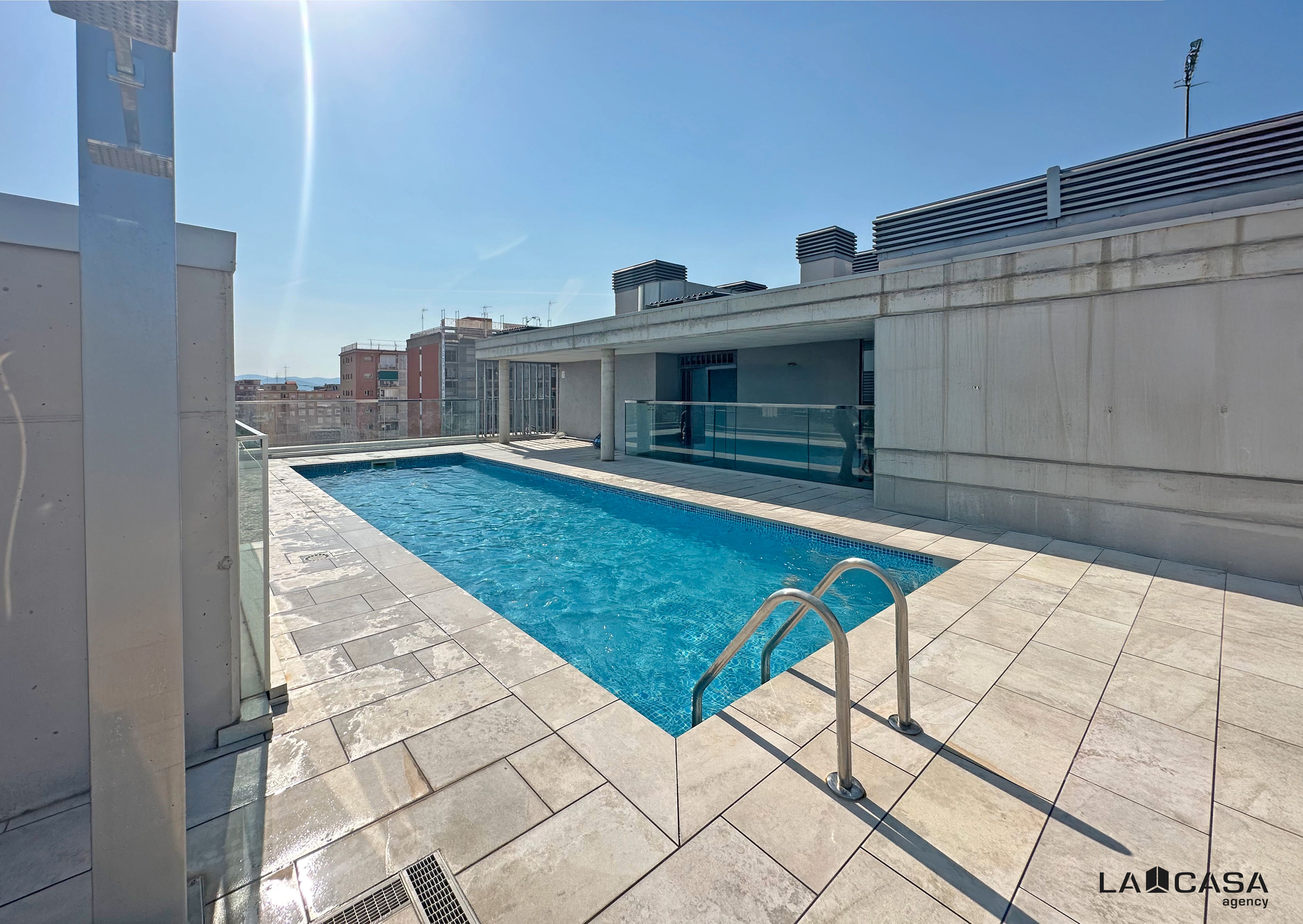 Piscina de Piso en venta en L'Hospitalet de Llobregat con Trastero, Piscina y Balcón