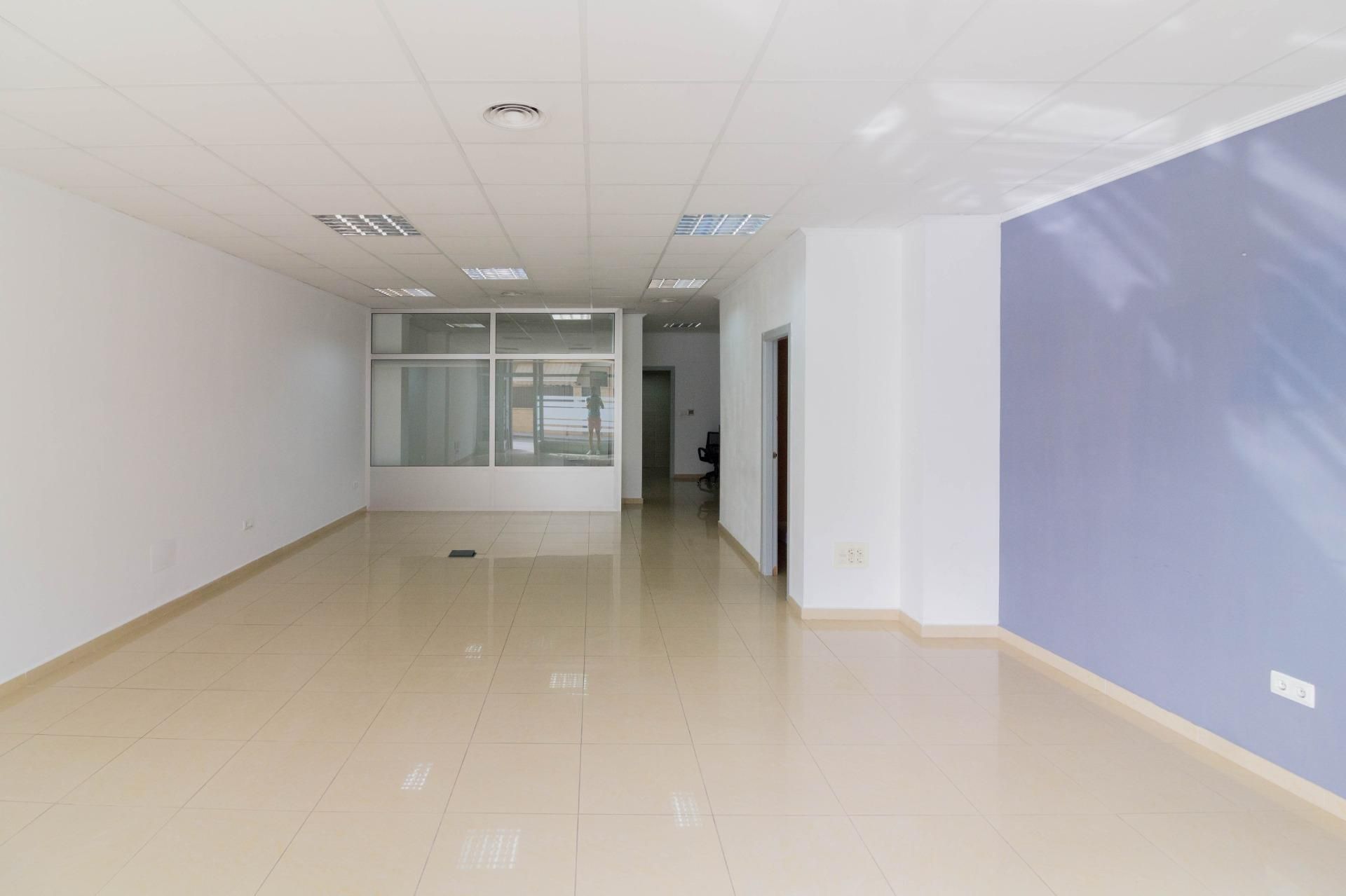 Premises to rent in Redován  with Air Conditioner