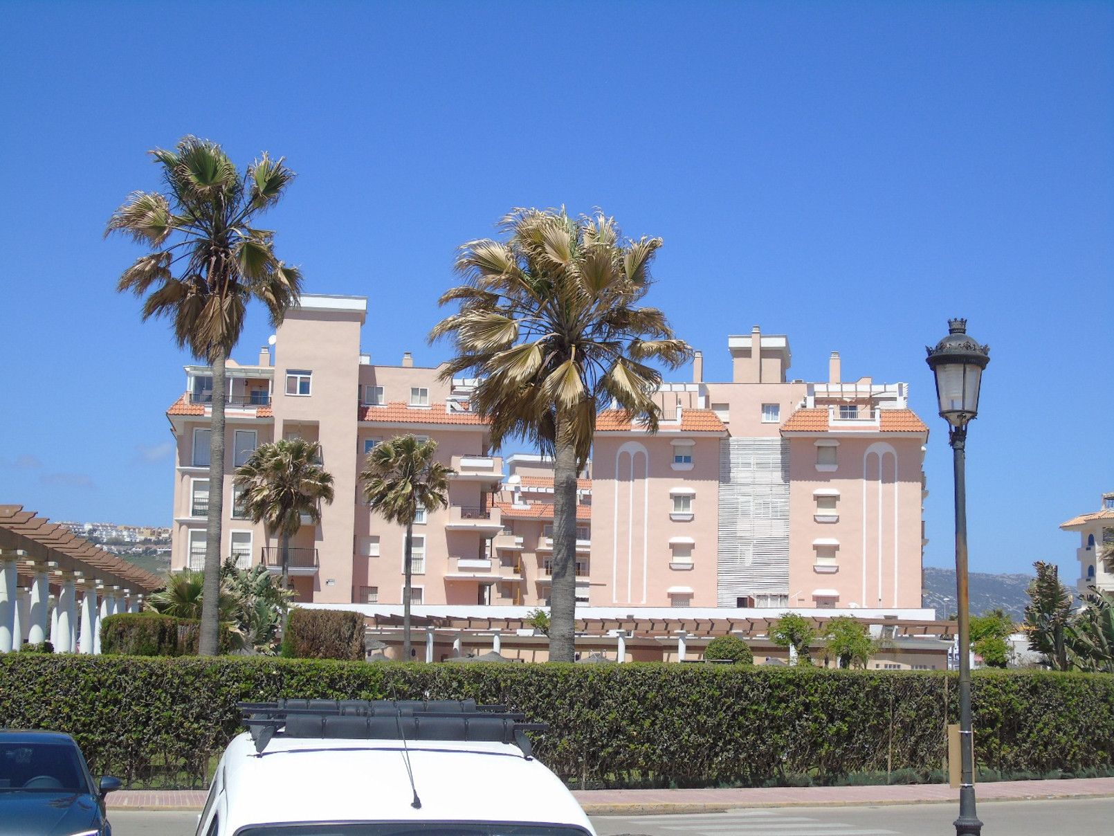Vista exterior de Apartament en venda en Manilva amb Aire condicionat, Terrassa i Piscina