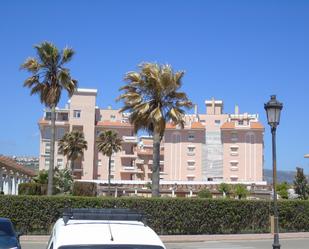 Vista exterior de Apartament en venda en Manilva amb Aire condicionat, Terrassa i Piscina