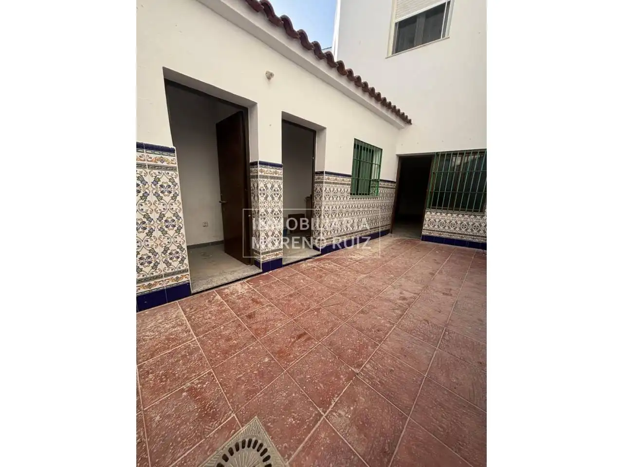 Vista exterior de Local en venta en Baena