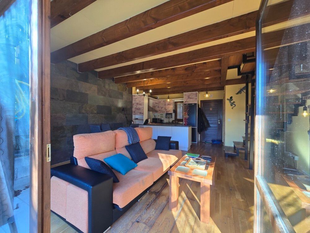 Sala d'estar de Casa adosada en venda en Villanúa amb Calefacció, Traster i Piscina comunitària