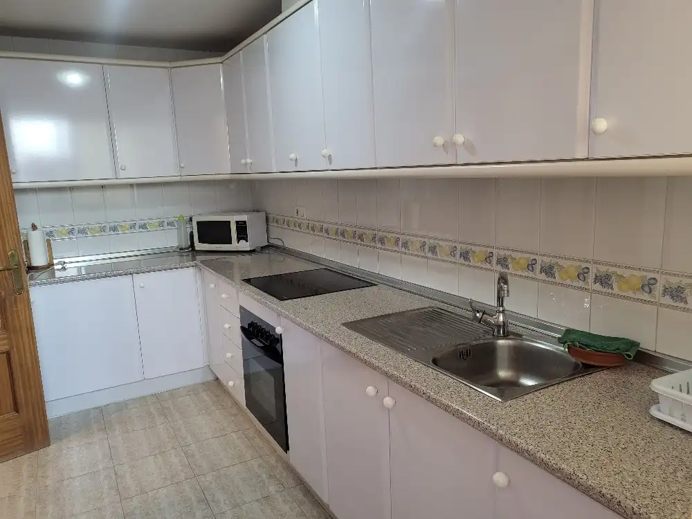 Cuina de Pis de lloguer en Elda amb Aire condicionat, Moblat i Forn
