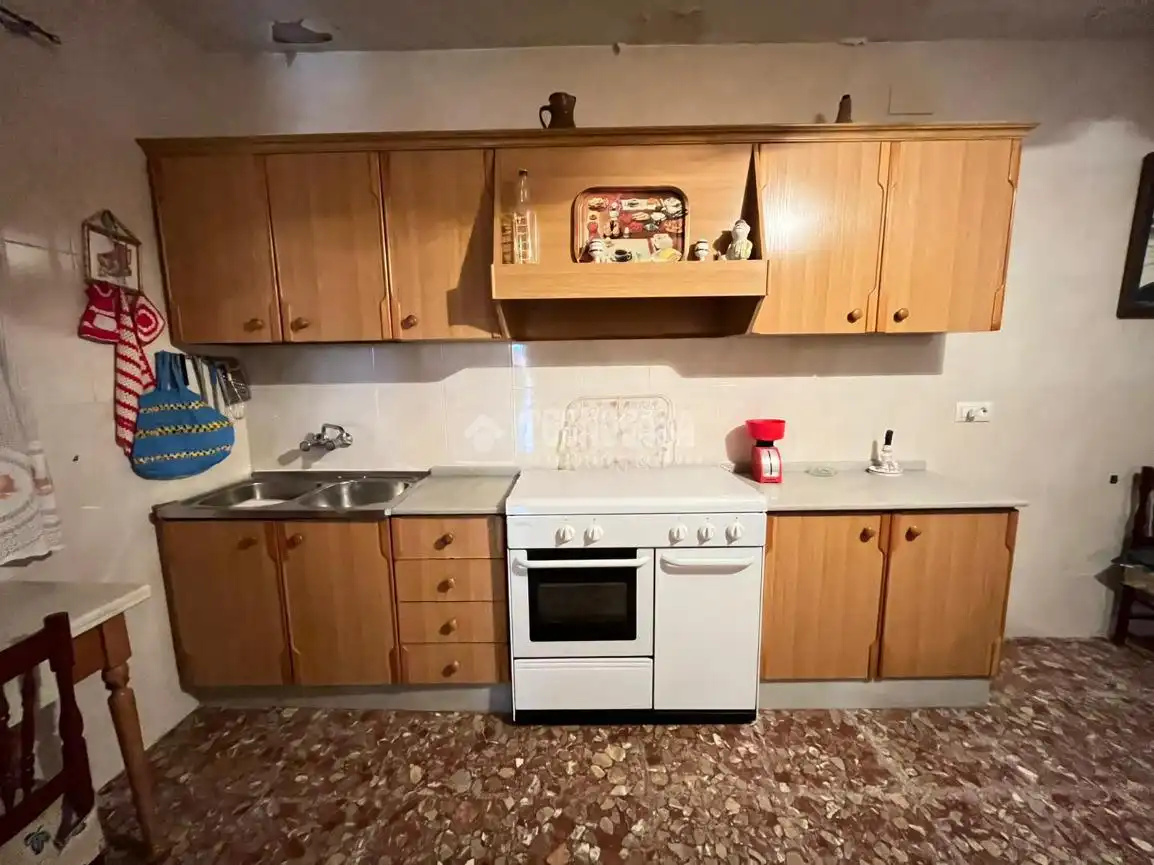 Cuina de Casa o xalet en venda en Jabalquinto amb Aire condicionat