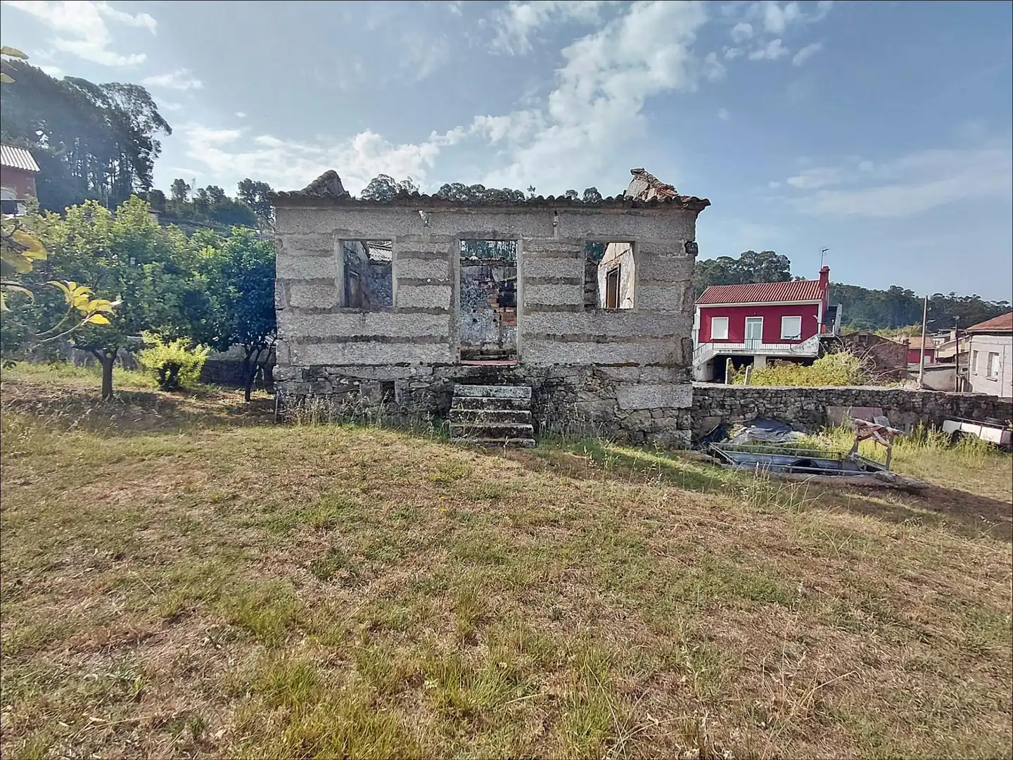Vista exterior de Casa o xalet en venda en Vilagarcía de Arousa amb Jardí privat