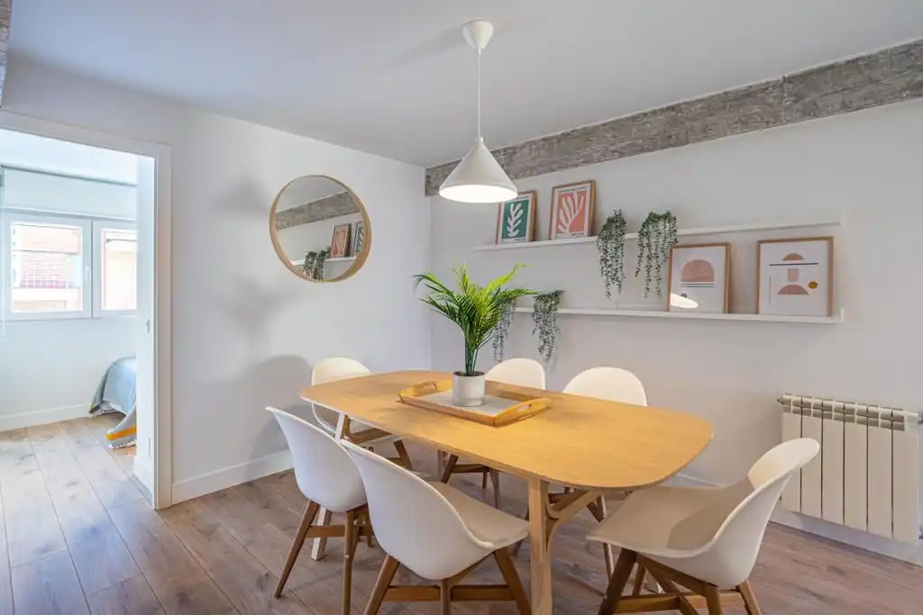 Room in Calle del Arroyo, 30, Valdeacederas