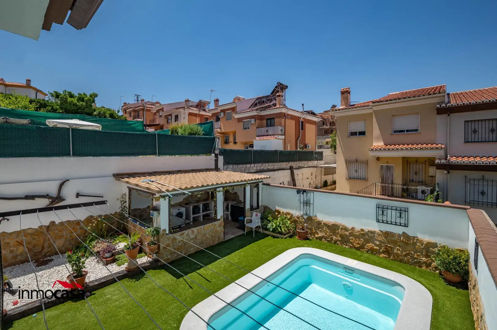 Piscina de Casa adosada en venta en Jun con Aire acondicionado, Jardín privado y Piscina