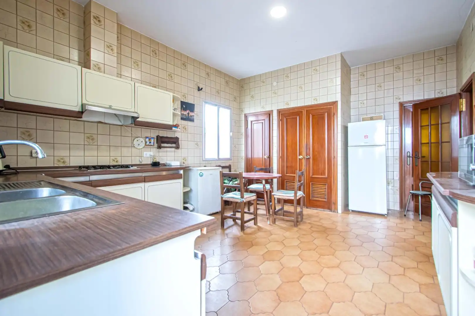 Cuina de Casa o xalet en venda en Sevilla amb Jardí privat i Terrassa